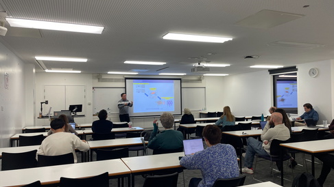 Picture of Prof. Lee giving talk